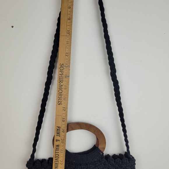 Danielle Nicole Black Macrame Crochet Boho Long Fringe Bag Strap Wood Handles - Picture 3 of 7